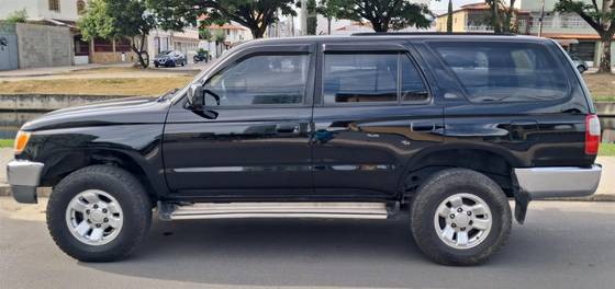 TOYOTA HILUX SW4 3.0 4X4 8V TURBO DIESEL 4P MANUAL TOYOTA HILUX SW4 3.0 4X4 8V TURBO DIESEL 4P MANUAL